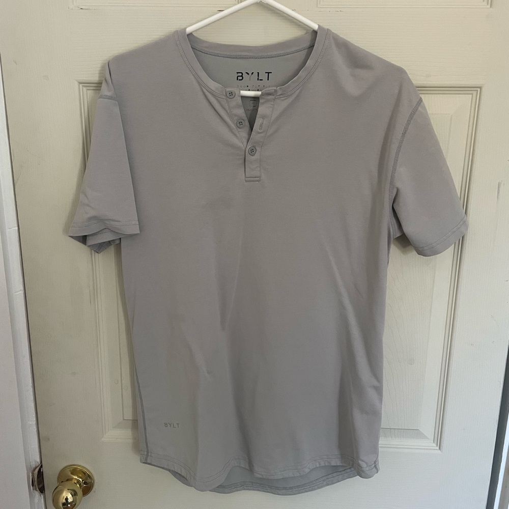 BYLT Basics Drop Cut Henley T Shirt - Scallop Bottom (M)